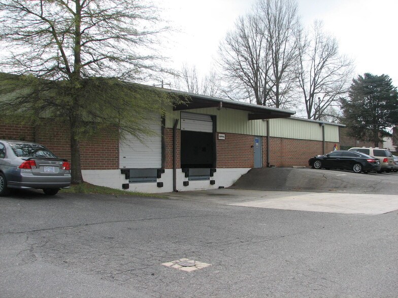 4710 Sweden Rd, Charlotte, NC à louer - Photo principale - Image 1 de 6
