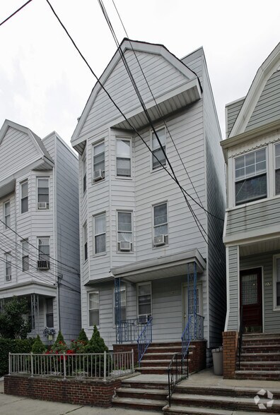 35 E 26th St, Bayonne, NJ à vendre - Photo du bâtiment - Image 2 de 49