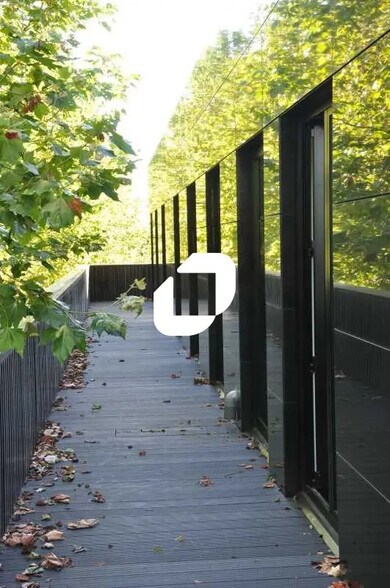 Bureau dans Grigny à louer - Photo du bâtiment - Image 1 de 9