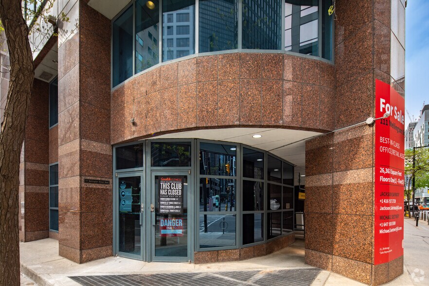 111 Wellington St W, Toronto, ON à vendre - Photo du bâtiment - Image 2 de 3
