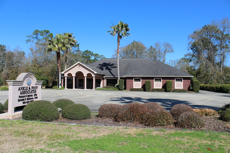 331 Peachtree St, Jesup, GA à vendre - Photo du bâtiment - Image 1 de 1