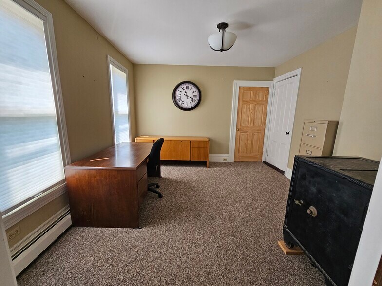 5 Gansevoort St, Bath, NY à louer - Photo du bâtiment - Image 3 de 9