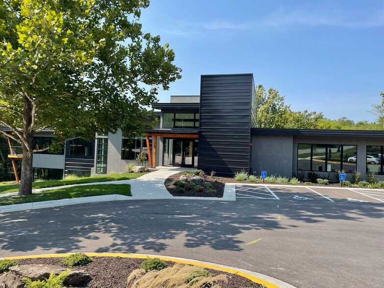 25618 W 103rd St, Olathe, KS for lease - Primary Photo - Image 1 of 4