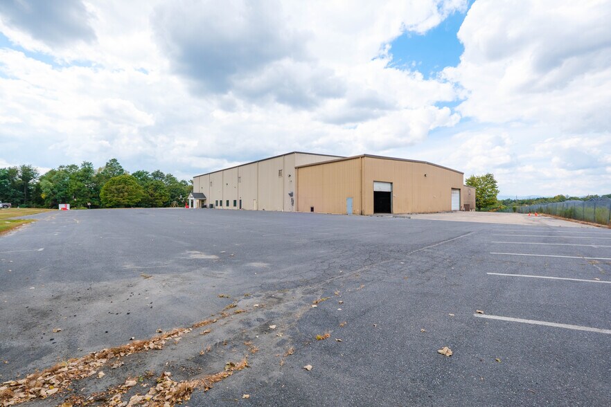1680 Country Club Rd, Harrisonburg, VA à louer - Photo du bâtiment - Image 2 de 14