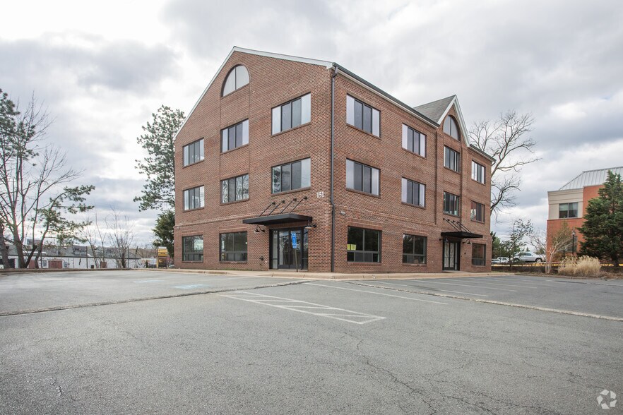 151 Spring St, Herndon, VA for lease - Building Photo - Image 1 of 27