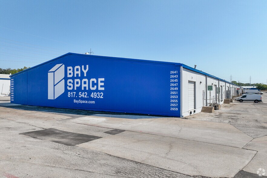 2661-2669 Ludelle St, Fort Worth, TX à louer - Photo du bâtiment - Image 2 de 8