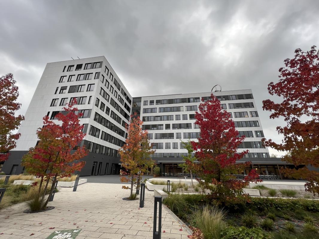 7 Avenue Nicéphore Niépce, Montigny-le-Bretonneux à louer Photo du bâtiment- Image 1 de 12