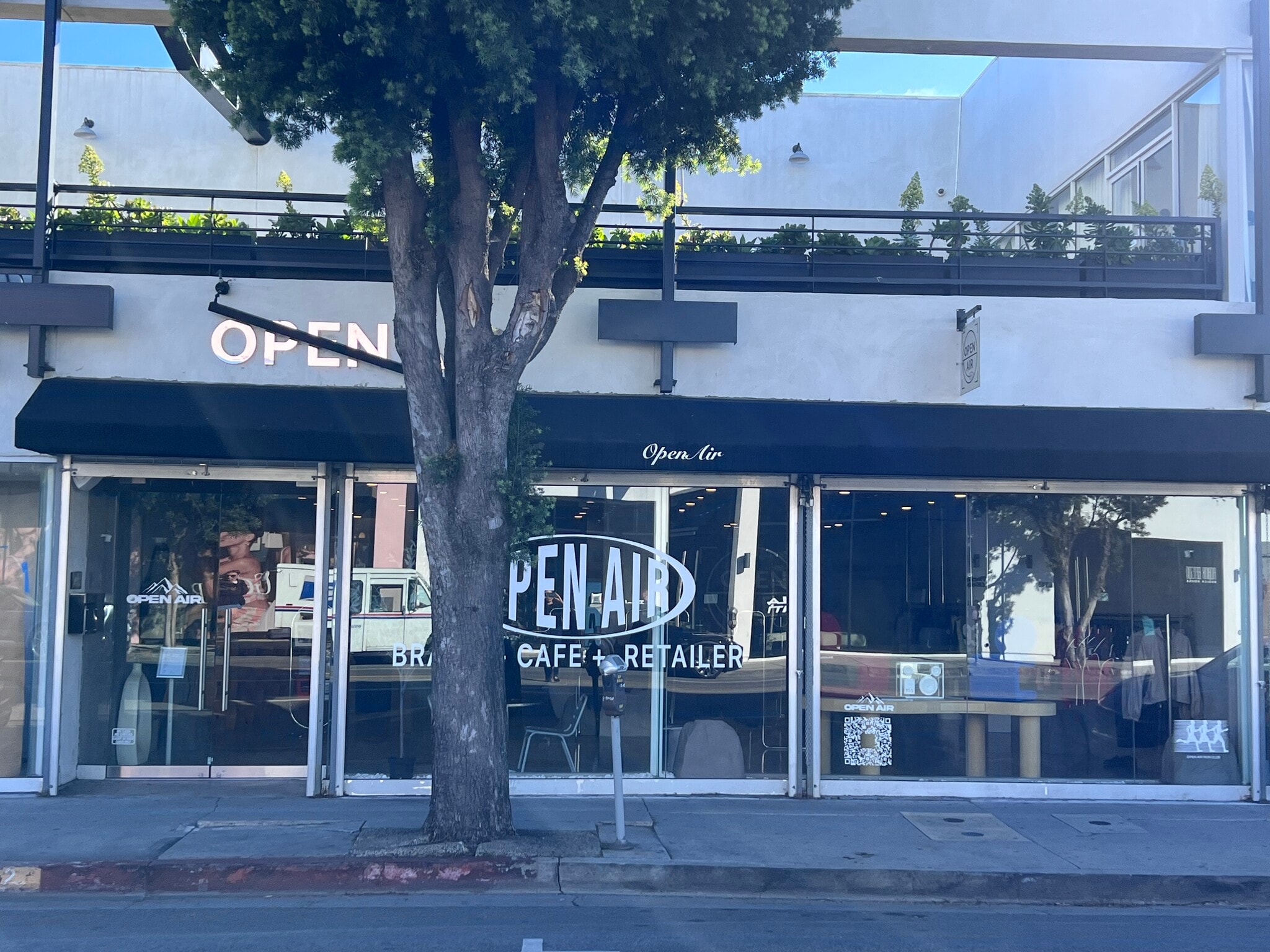 8302 Melrose Ave, Los Angeles, CA for lease Primary Photo- Image 1 of 11