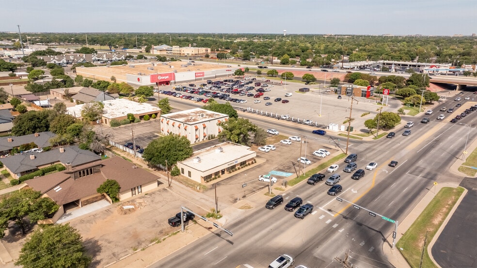 7402 University Ave, Lubbock, TX à louer - Photo du bâtiment - Image 2 de 5
