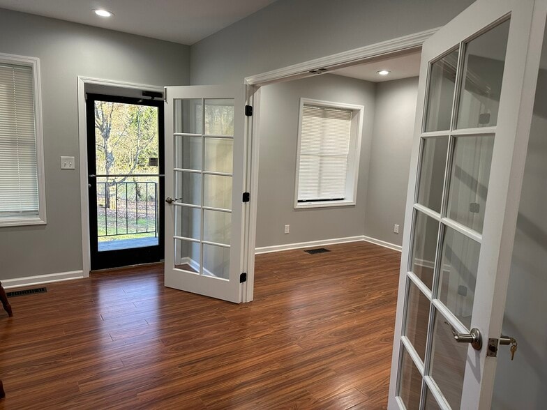 138 Chamberlain Blvd SE, Knoxville, TN for lease - Interior Photo - Image 2 of 9