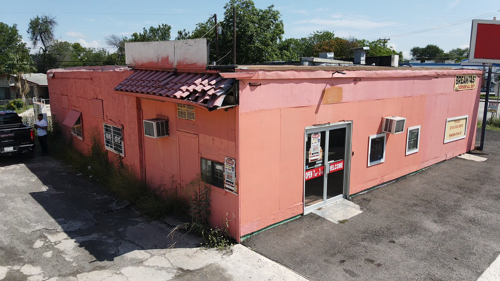 607 Historic Old Hwy 90, San Antonio, TX à louer - Photo du bâtiment - Image 2 de 6