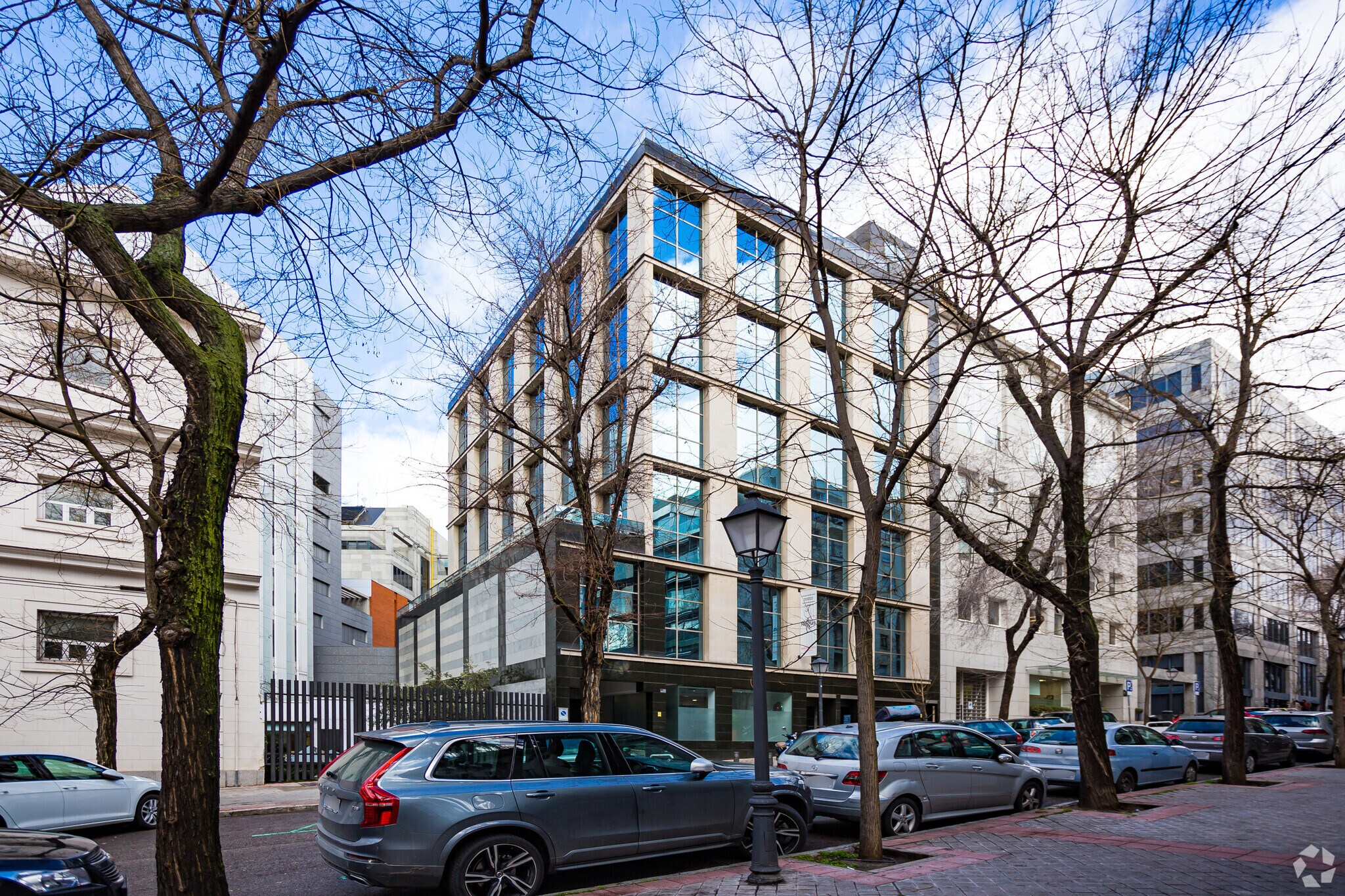 Calle del Pinar, 5, Madrid, Madrid for lease Primary Photo- Image 1 of 3