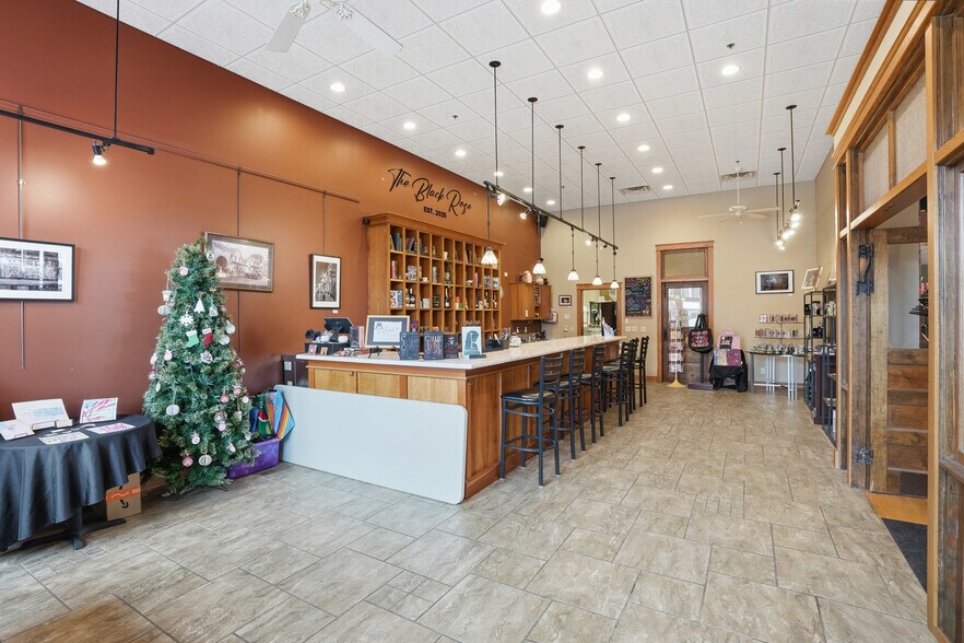 116 W Main St, West Branch, IA à vendre - Photo du bâtiment - Image 3 de 45