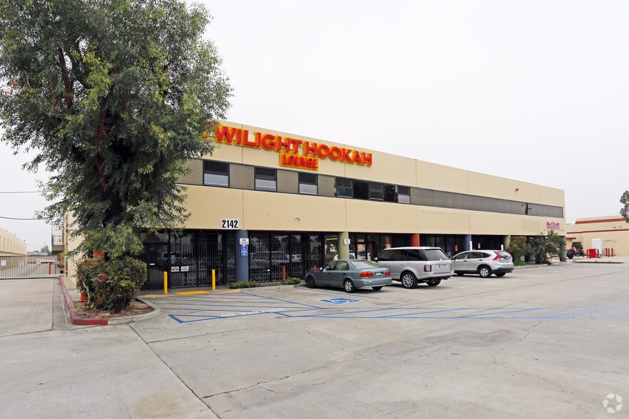 2128-2142 E Orangethorpe Ave, Fullerton, CA à louer - Photo du bâtiment - Image 3 de 3