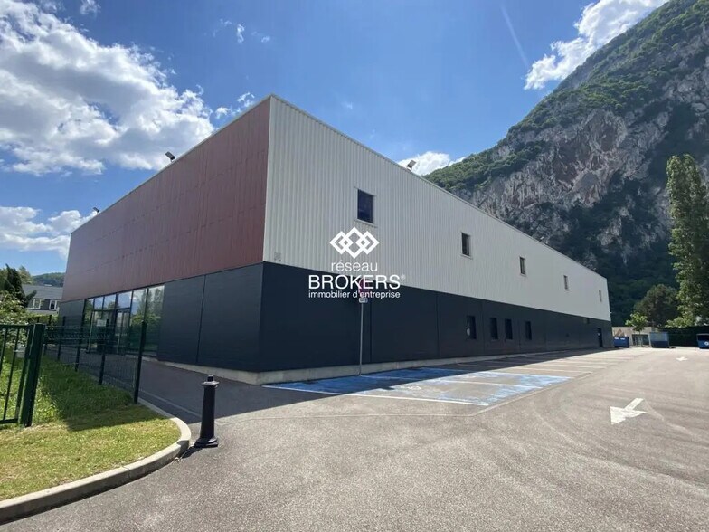 Flex in Sassenage for sale - Building Photo - Image 1 of 15
