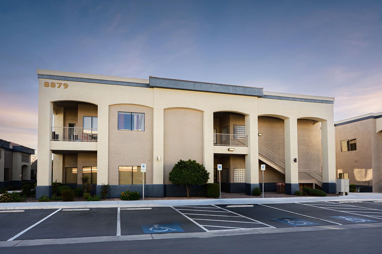 8879 W Flamingo Rd, Las Vegas, NV à vendre Photo du bâtiment- Image 1 de 11