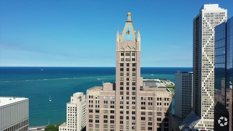 680 N Lake Shore Dr, Chicago, IL à louer - Vidéo aérienne - Image 2 de 18