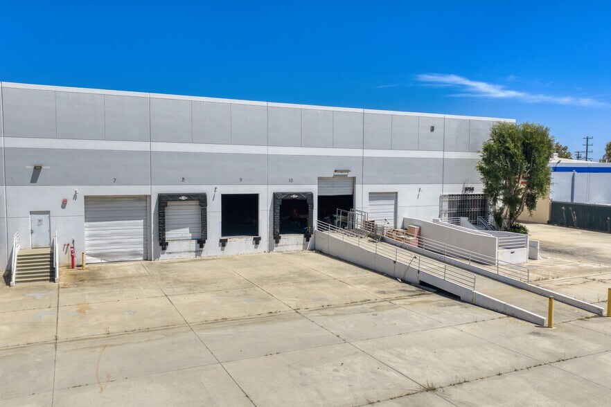 5750-5760 Grace Pl, Commerce, CA à vendre - Photo du bâtiment - Image 2 de 18
