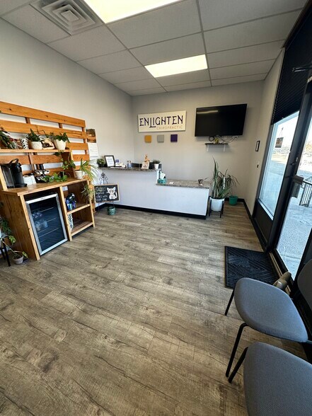 9537-9573 W 87th St, Overland Park, KS à louer - Photo du bâtiment - Image 2 de 12