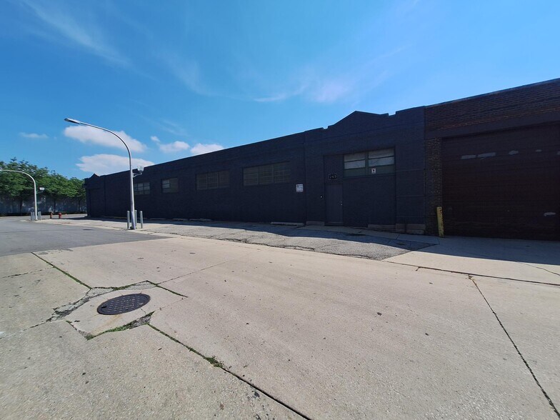 740 N Albany Ave, Chicago, IL à louer - Photo du bâtiment - Image 2 de 6