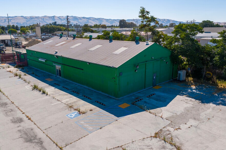 1761 Smith Ave, San Jose, CA à vendre - Photo du bâtiment - Image 3 de 6