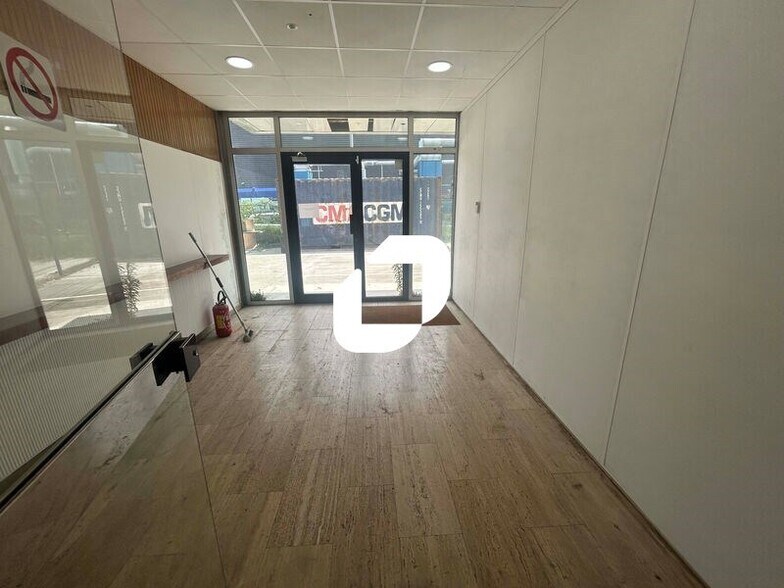 Industrial in Domont for lease - Lobby - Image 2 of 15