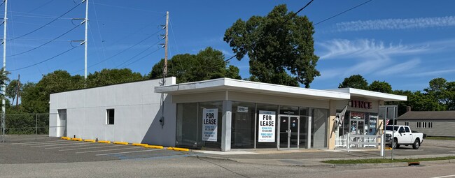 Plus de détails pour 70-72 Jayne Blvd, Port Jefferson Station, NY - Commerce de détail à louer