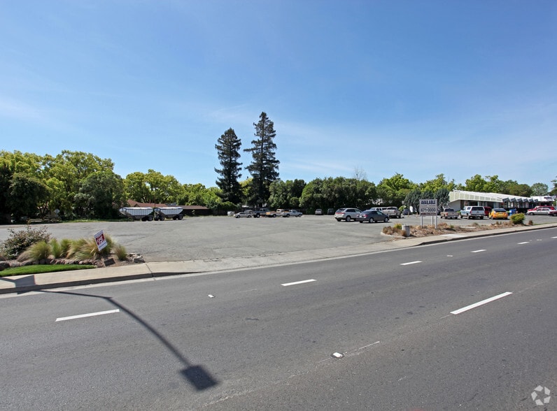 590 Colusa Ave, Yuba City, CA for lease - Building Photo - Image 2 of 6