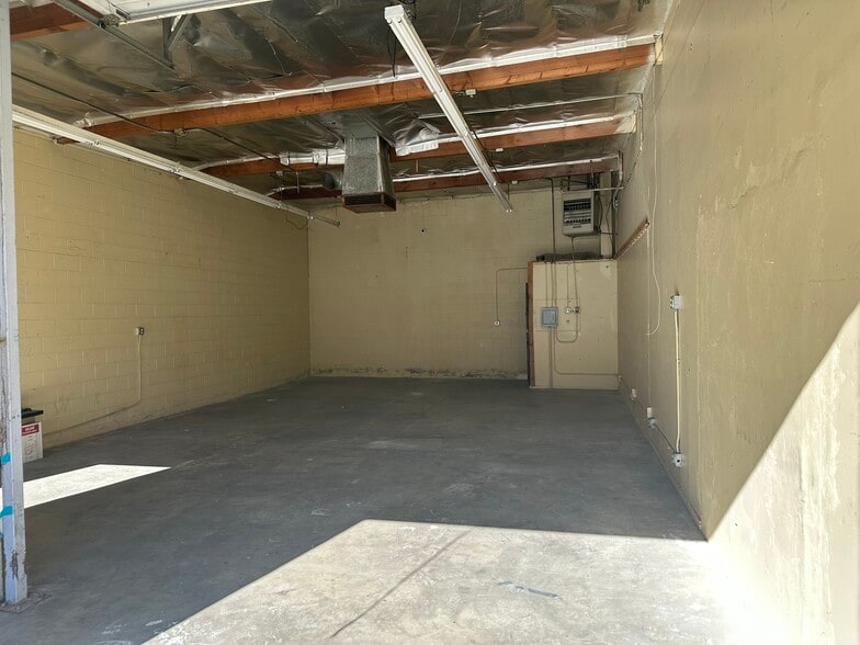 6837 Canoga Ave, Canoga Park, CA for lease - Interior Photo - Image 2 of 3