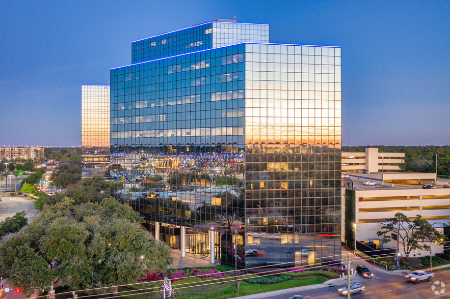 800 Gessner Rd, Houston, TX à louer - Photo du bâtiment - Image 1 de 5