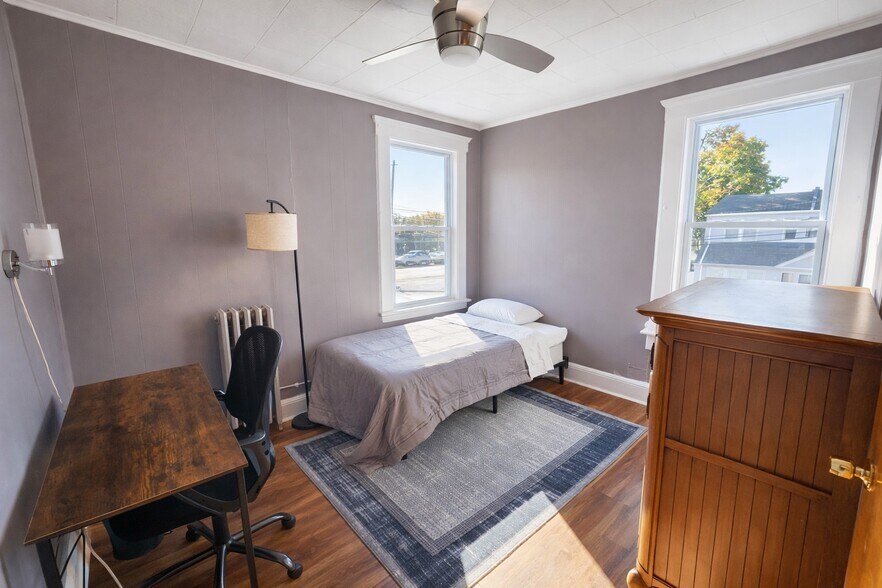 105 Parkview Ave, Elmwood Park, NJ à vendre - Photo du bâtiment - Image 3 de 10
