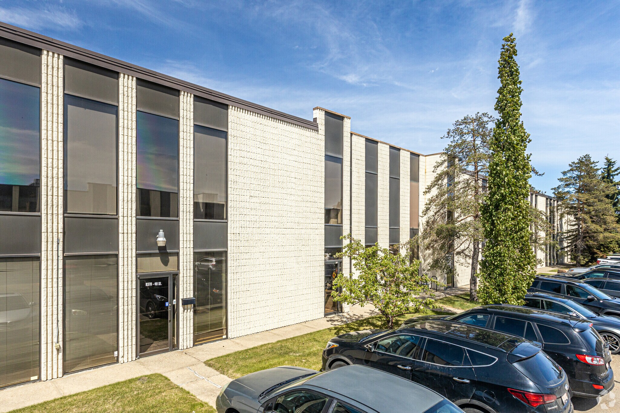 9356-9378 49th St NW, Edmonton, AB à vendre Photo principale- Image 1 de 1