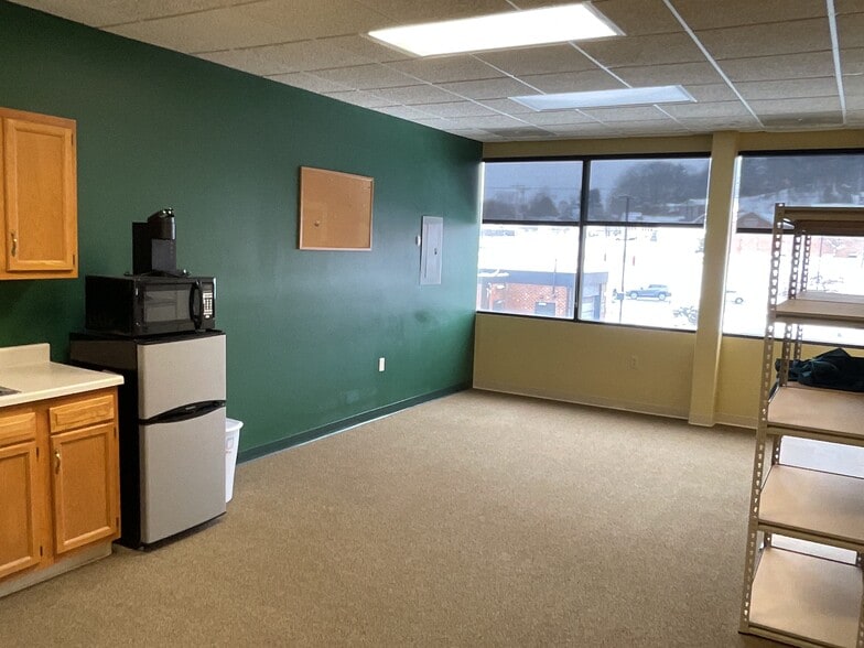 2340 Warren Rd, Indiana, PA for lease - Interior Photo - Image 3 of 12