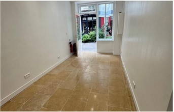 Retail in Paris for lease Interior Photo- Image 2 of 2