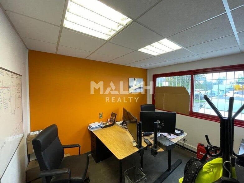 Flex in Chassieu for lease - Interior Photo - Image 3 of 7