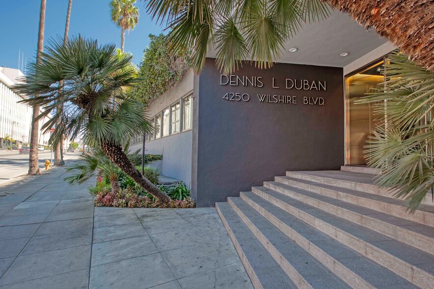 4250 Wilshire Blvd, Los Angeles, CA for lease - Building Photo - Image 3 of 4