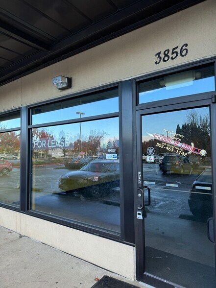 3830-3860 River Rd N, Keizer, OR à louer - Photo du bâtiment - Image 3 de 10