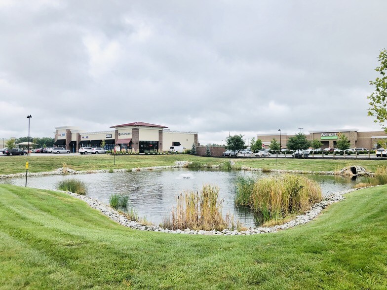 E 131st St, Fishers, IN à louer - Photo du bâtiment - Image 2 de 7