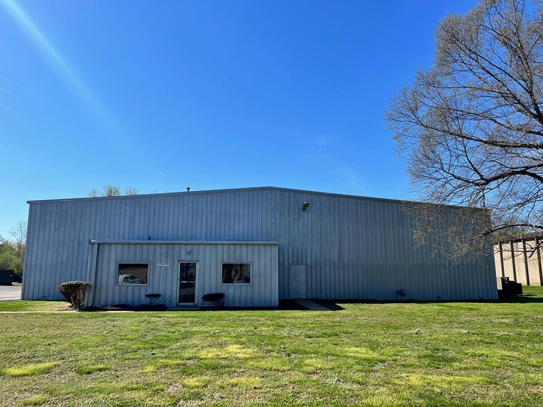 2700 Warehouse Rd, Owensboro, KY à vendre - Photo du bâtiment - Image 1 de 1