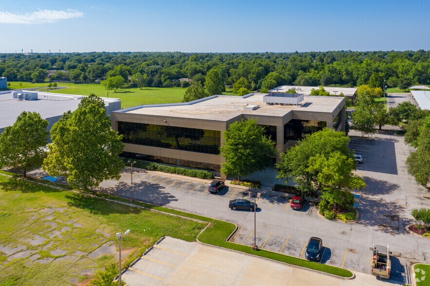 4101 Perimeter Center Dr, Oklahoma City, OK à vendre - Photo du bâtiment - Image 2 de 22