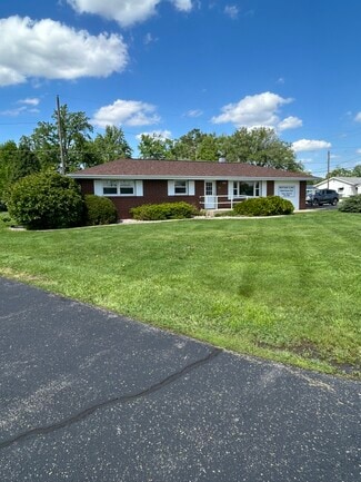 More details for 901 W Lincoln Ave, Charleston, IL - Office for Lease