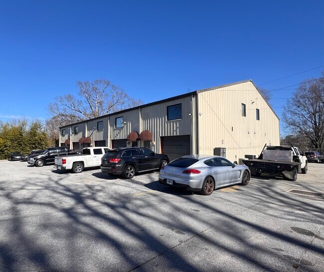 Plus de détails pour 367 N Clarendon Ave, Scottdale, GA - Local d'activités à louer
