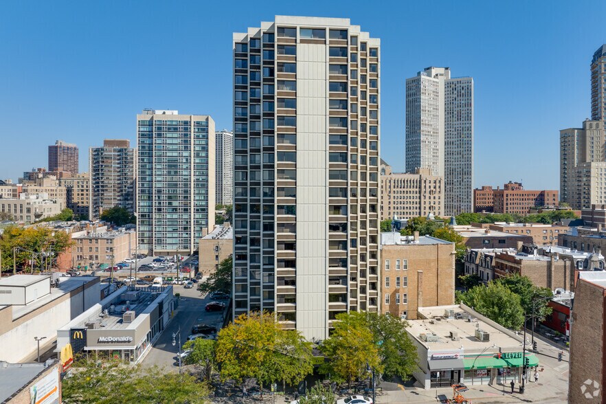 2623-2627 N Clark St, Chicago, IL à louer - Photo du bâtiment - Image 3 de 76