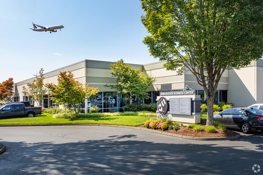 7505 NE Ambassador Pl, Portland, OR for sale - Building Photo - Image 2 of 3