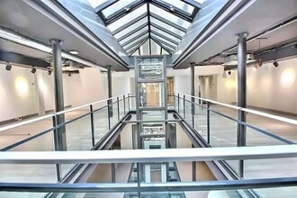 247 Rue Du Faubourg Saint-Martin, Paris for lease Interior Photo- Image 1 of 12