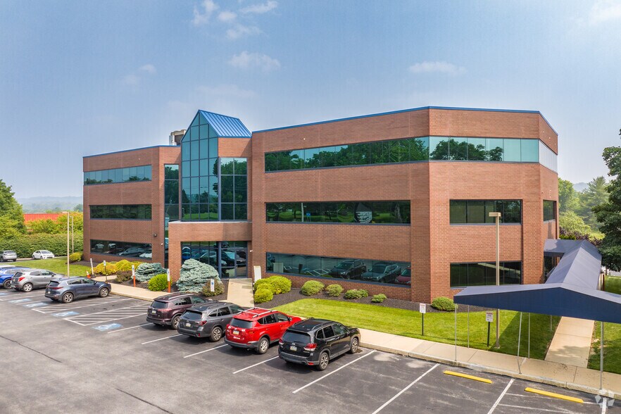 470 John Young Way, Exton, PA à louer - Photo du bâtiment - Image 3 de 22