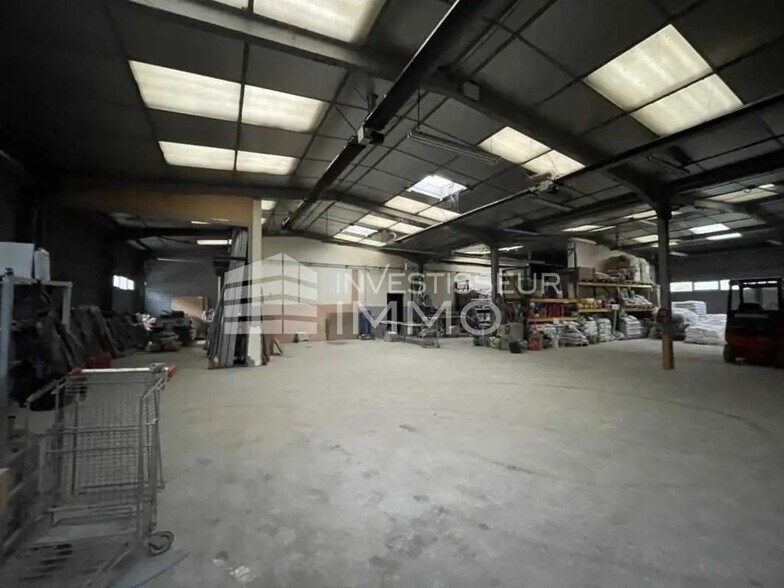 Flex in Vaux-le-Pénil for sale - Interior Photo - Image 2 of 4