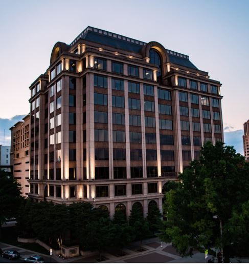 110 Franklin Rd Se, Roanoke, VA à louer - Photo du bâtiment - Image 2 de 9