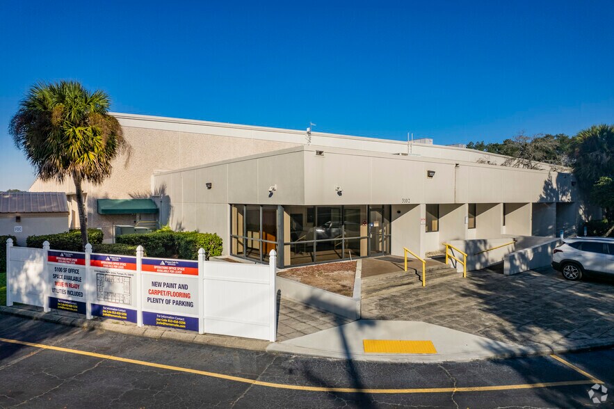 3102 Queen Palm Dr, Tampa, FL à louer - Photo du bâtiment - Image 3 de 18