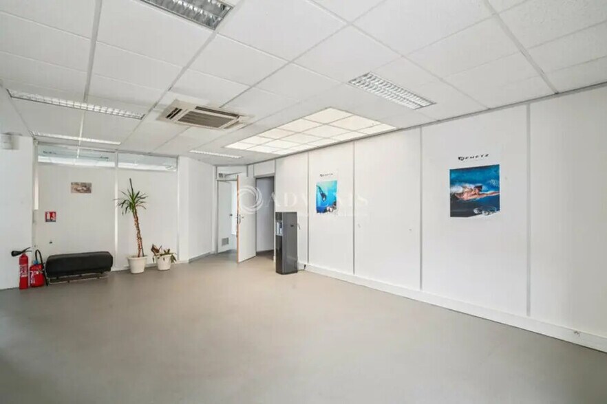 Flex in Villiers-sur-Marne for lease - Interior Photo - Image 3 of 12